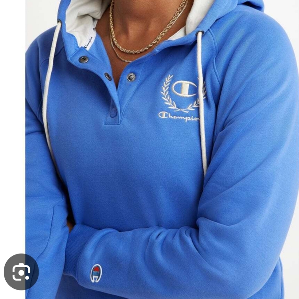 Champion Women's Warm Blueberry Campus Fleece Snap Laurel Script Hoodie, Medium.